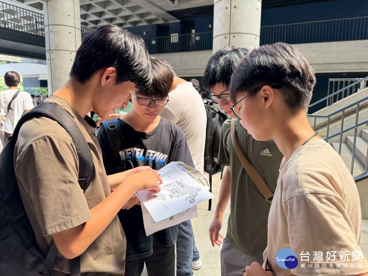 英語校園闖關活動,新生熱情參與