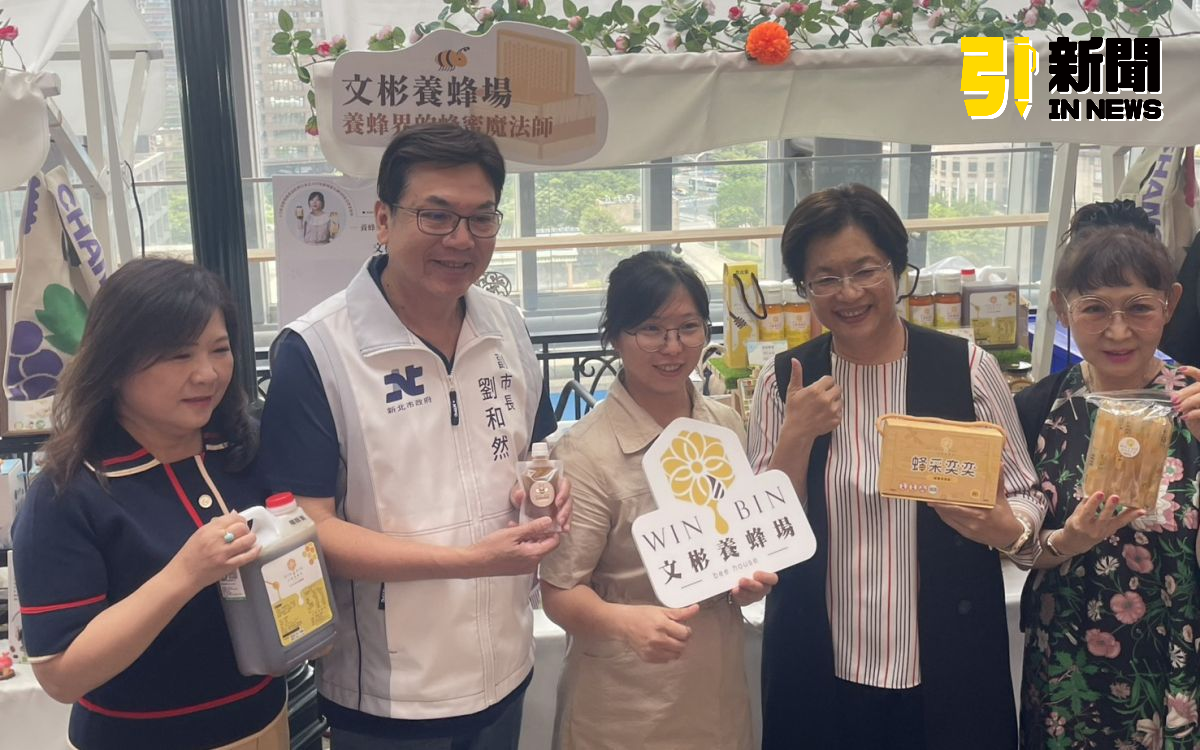 圖/新北市副市長劉和然(左二)歡迎彰化縣長王惠美(右二)帶領彰化優質農特產品進駐,為市民帶來更多元的美味選擇。(記者陳志仁攝,2025.09.04)