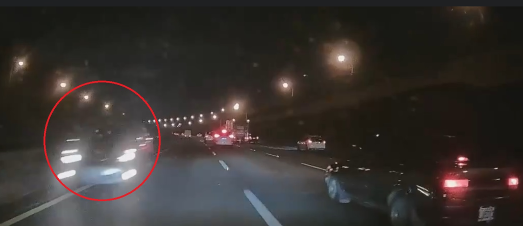 行駛國道驚見內側車道自小客車逆向! 網批:「七月普渡跑出來的」