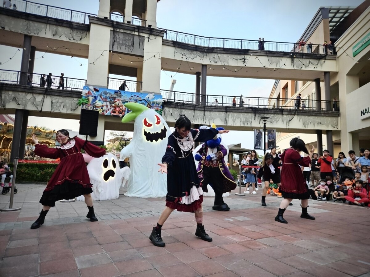 ▲SKM Park Outlets 高雄草衙「南瓜鎮 鬼影來襲」登場,驚悚氛圍提前點亮秋季。(圖/SKM 高雄草衙提供)