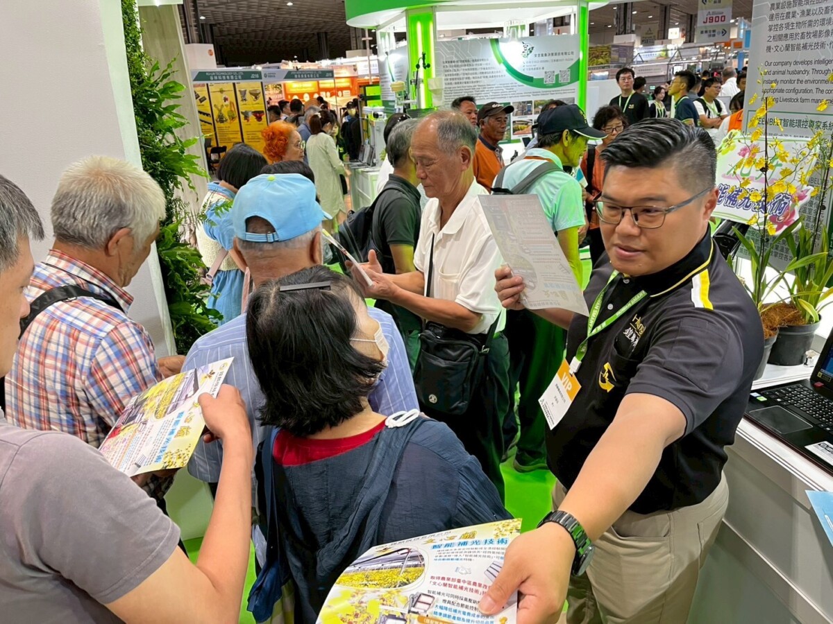 ▲「2025臺灣智慧農漁週」現場展覽，讓農民能夠「邊交流、邊參觀」。(圖/中市府提供)