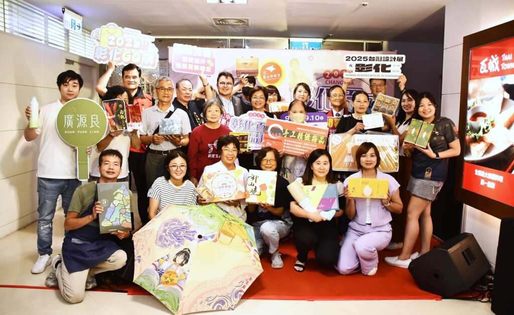 ▲「彰化百大商品展」今日首度在新光三越台北站前店12樓登場,由彰化縣長王惠美率領16家獲選2025彰化百大商品店家參展。 (彰化縣政府提供)