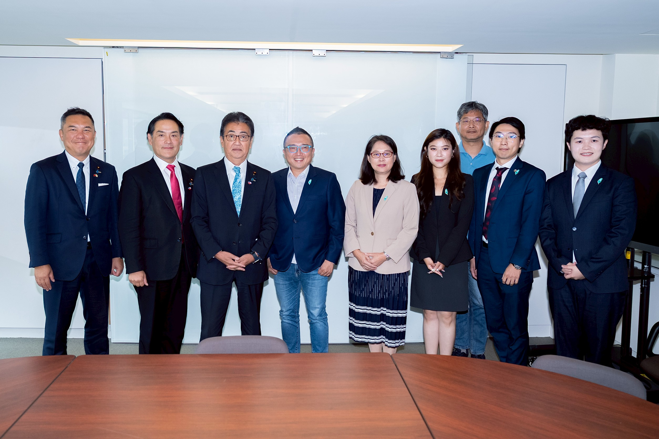 日本自民黨訪團造訪民眾黨　深化台日政黨交流