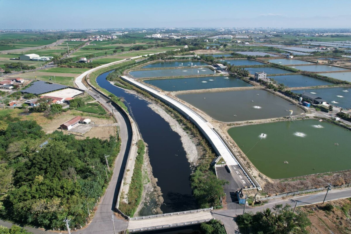 ▲岸內排水護岸治理工程第二期工程完工成果。(台南市政府提供)
