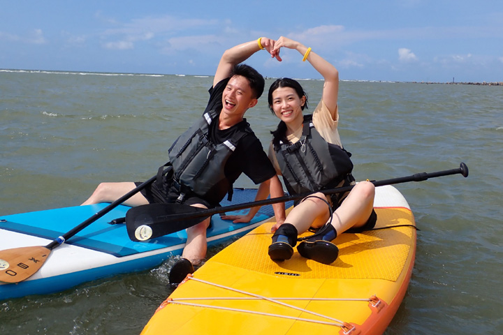 「瘋玩大安海」系列活動,一起來體驗 SUP 立式划槳。 圖:臺中市政府觀光旅遊局/提供