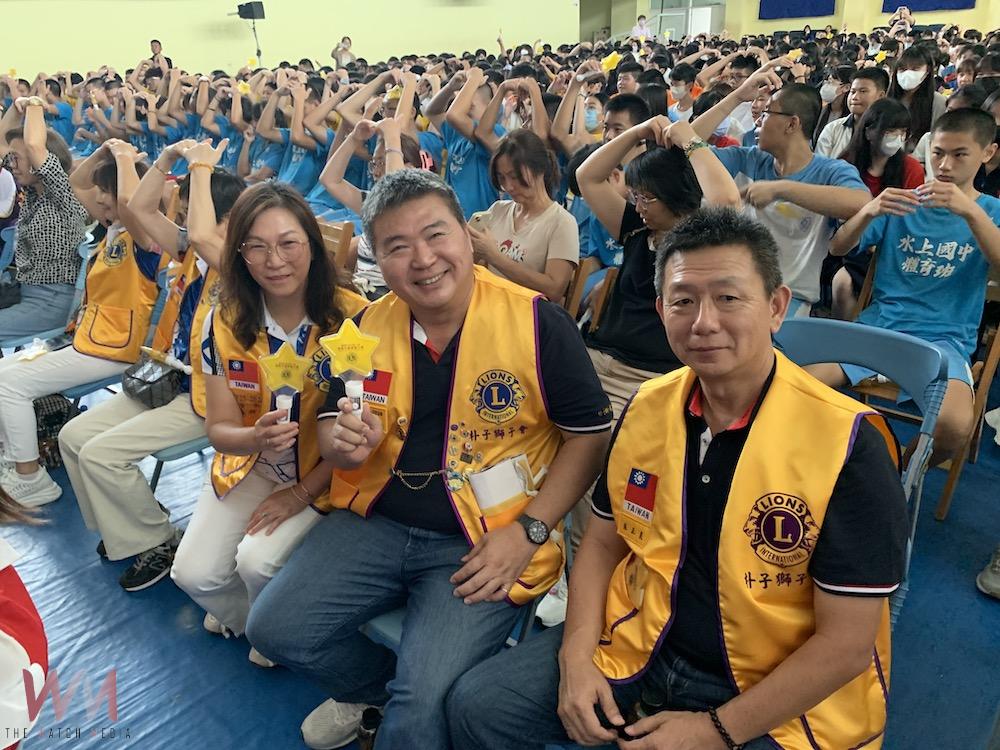 朴子國際獅子會會長林篤毅(前中)希望透過反毒、反詐騙、反霸凌的宣導,讓更多人提高警覺,團結起來共同守護安全,遠離危害,讓社會更加健康、溫暖。(圖/記者陳惲朋攝)