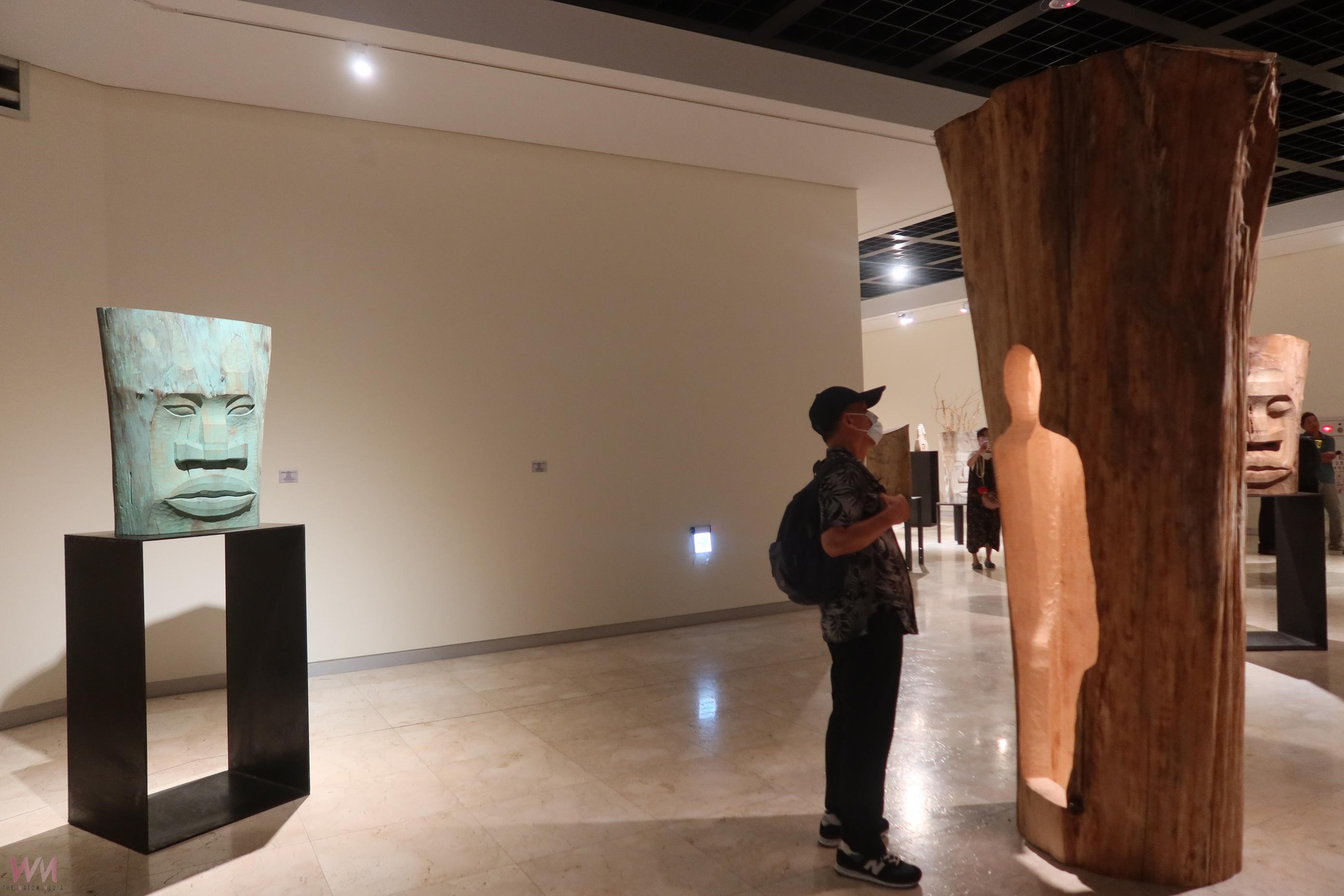 (有影片)/雕塑博士賴永興回鄉首辦個展 彰化縣立美術館木雕藝術之美 - https://www.watchmedia01.com