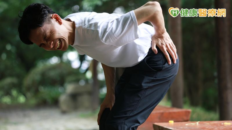 肺部白影非肺炎!竟是罕見「蛋白質沉積症」 40歲男洗肺找回健康