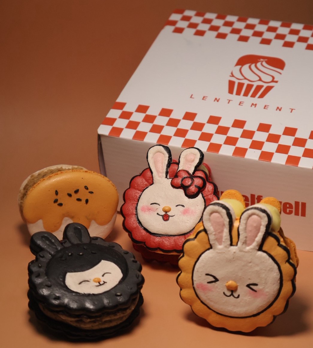 ▲ 超吸睛!高雄市青年局輔導的青創品牌「緩食甜點」今年中秋推出月兔造型禮盒,以台灣傳統餡料融合法式馬卡龍,限時限量,送禮自用兩相宜。