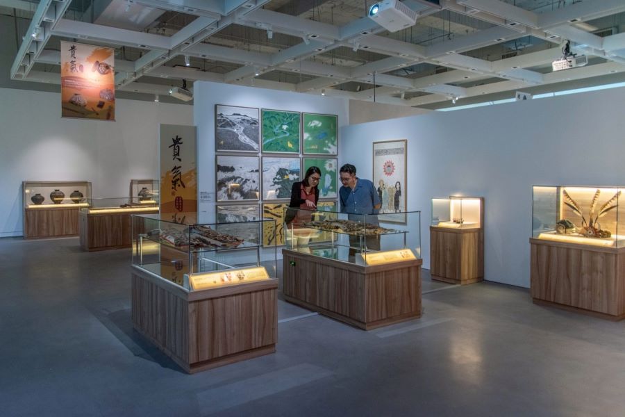 ▲高美館《bulabulay・原民之耀-臺灣原住民族經典文物聯展暨巡迴展》展覽匯聚全臺19座公私立博物館、部落與私人收藏的珍稀文資級古物。