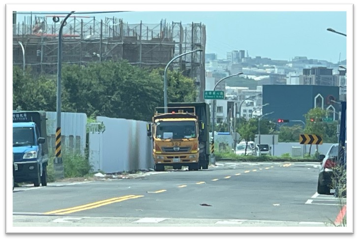 ▲違規駕駛清潔車輛收運非法廢棄物。