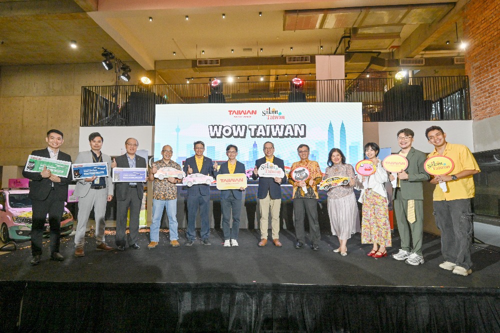 潮怪出沒!OhBear 攜手Monkiddo 帶你 WOW 台灣 200 輛電召車與雙層巴士攻佔大馬街頭! 3 ▲此次推廣活动獲得中華航空、長榮航空及星宇航空的鼎力支持,還有旅遊協會團體的共襄盛舉。(圖/業者提供)
