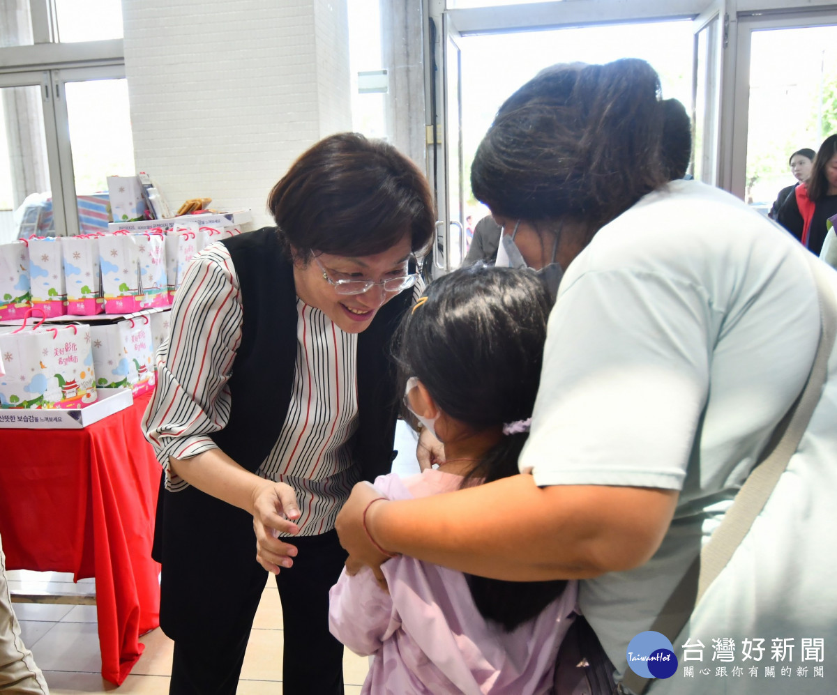 彰化縣中秋節關懷慰問活動,向弱勢家庭傳遞溫暖。圖/記者鄭富珍攝
