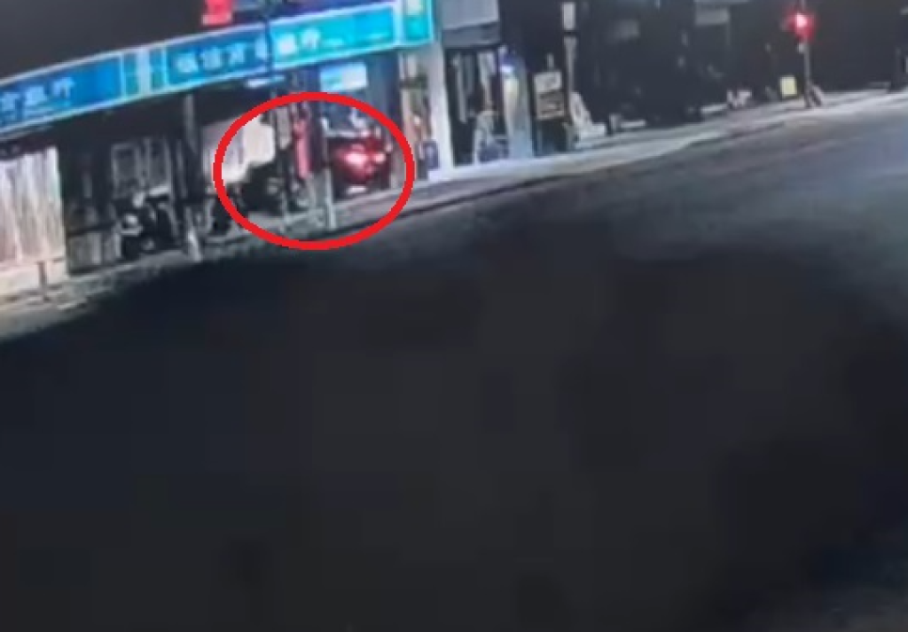 台中酒駕撞破銀行玻璃門落跑 警調監視器以車追人迅速查緝到案
