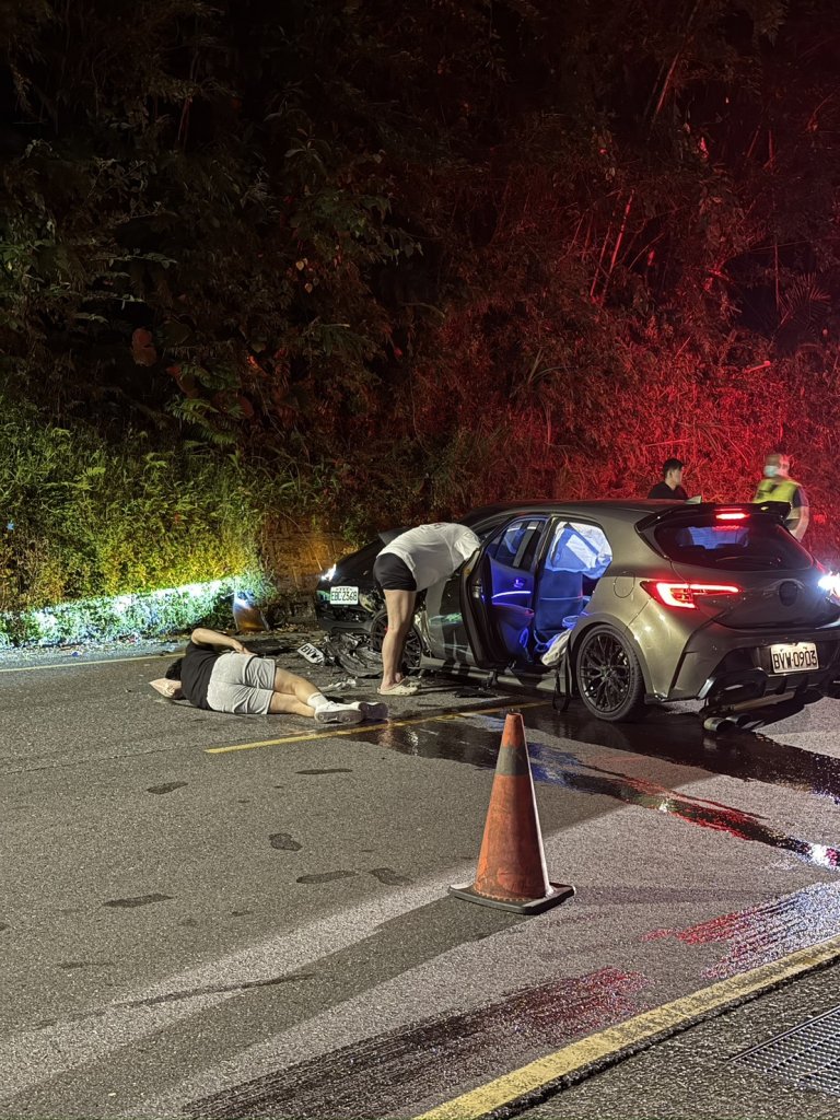 烏來兩輛自小客車相撞! 1男顱內出血1女脾臟出血住院觀察中