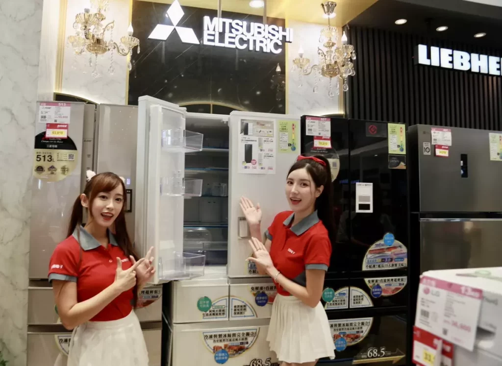 全國電子「來店50」嗨翻台中,粉絲直呼「不只買家電,還能見到女神,根本是雙重收穫!」適逢南珉貞9月8日生日,現場粉絲齊聲獻上生日快樂歌為女神提前慶生,讓女神又驚又喜