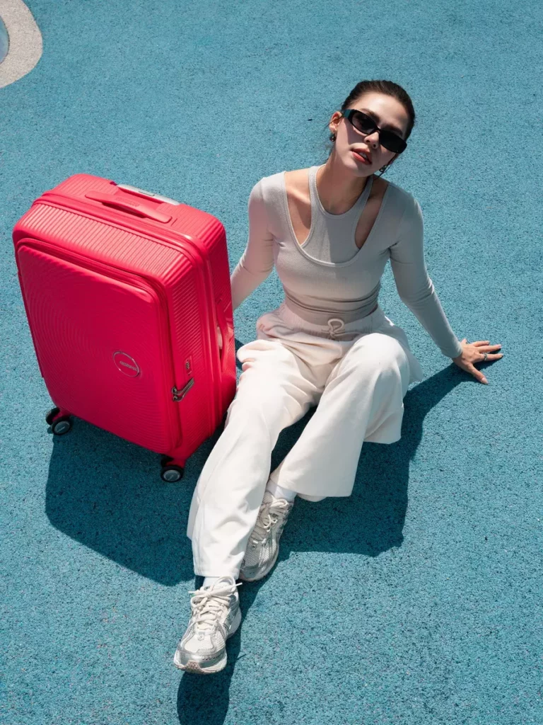 American Tourister CURIO全新「覆盆莓」