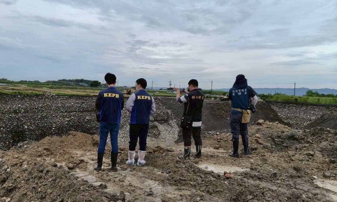 高市府嚴查美濃農地盜採土石　經發局：持續與檢方合作 235