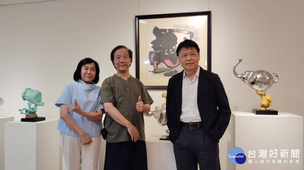 曾能汀副局長(右起)陳定鴻及賴慕芬總監