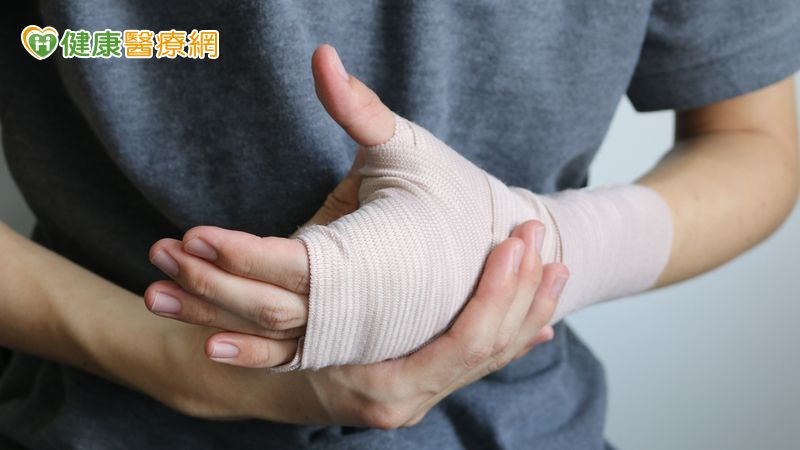 手腕骨折怎麼治? 醫:這4種狀況建議立即手術