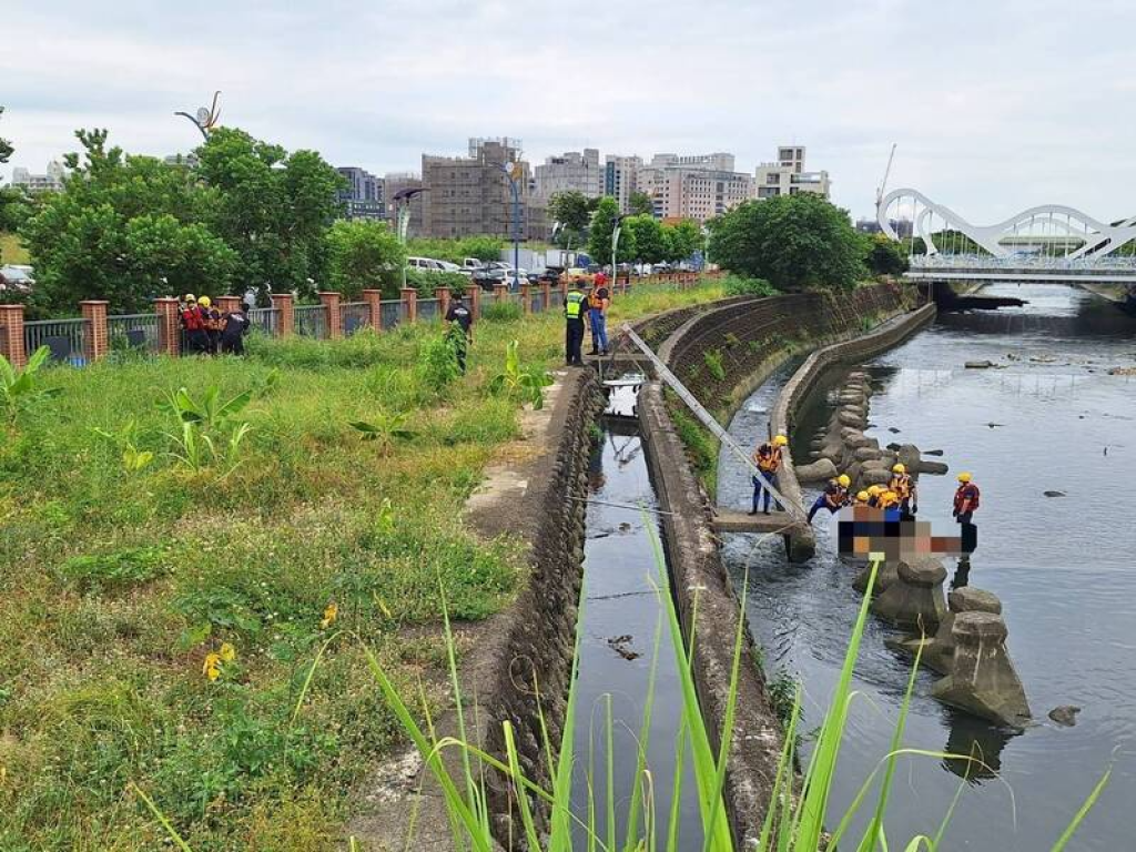 快訊/台中崇倫橋下麻園頭溪驚見浮屍 男子身分待查