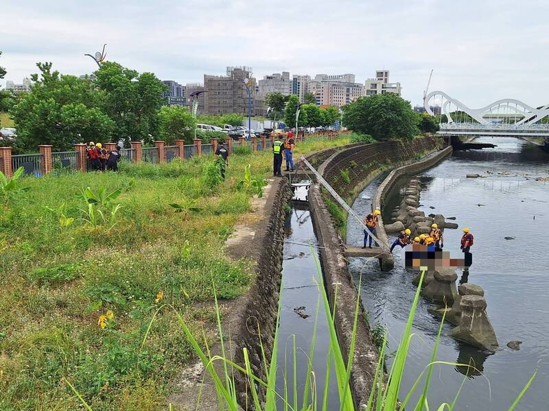 台中市麻園頭溪今(7)日傳出浮屍案件。