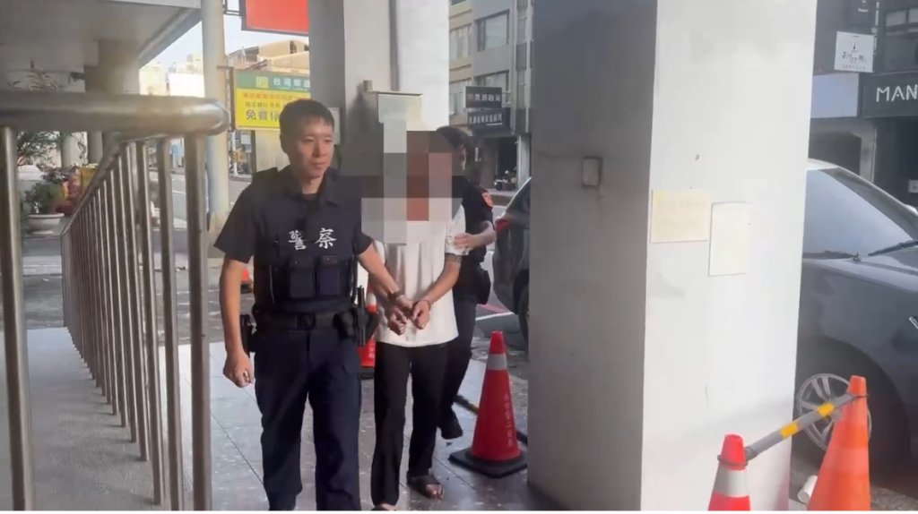 男吃飽太閒狂敲打路邊車輛搞破壞-巧遇警盤查慘了-「毀損罪」送辦