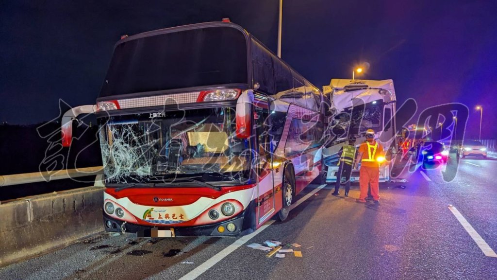 快訊/國10嚴重事故!聯結車撞遊覽車-驚悚畫面曝