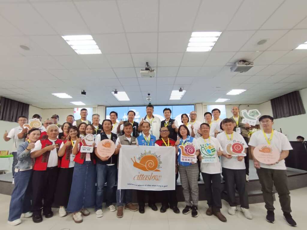 ▲第六屆台灣慢城聯盟年會首次移師離島舉辦,9月6日主辦單位於馬祖東引鄉活動中心二樓召開記者會,暨交接下屆將在屏東瑪家鄉辦理年會。(圖/主辦單位提供)