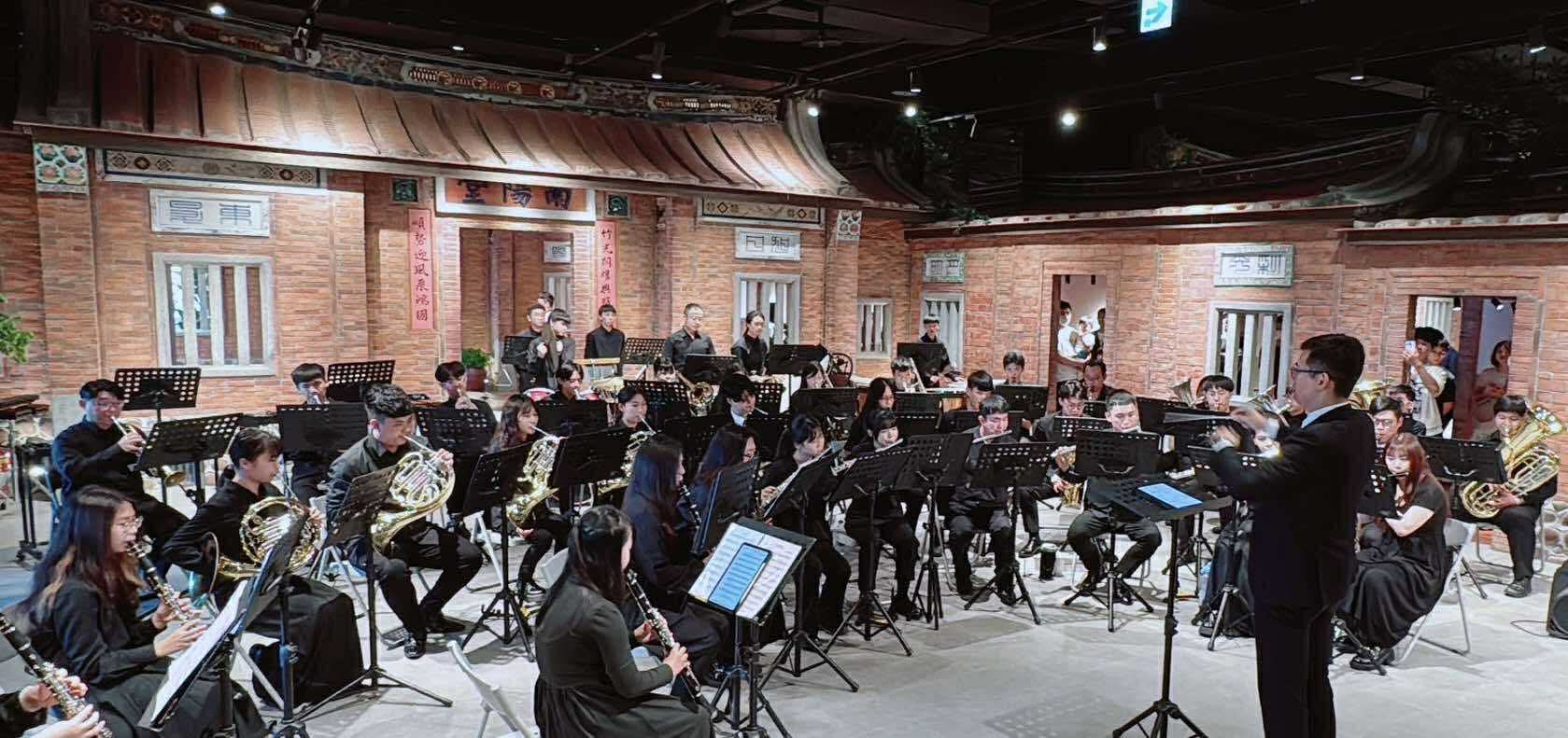 內思高工管樂團在池晏辰老師指揮下,帶來多首經典與現代曲目,展現新竹縣學子在舞台上的音樂能量。(圖/林照東攝)