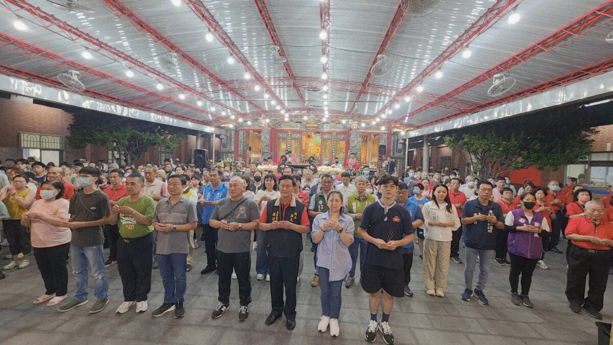 ▲普渡也能做公益!岡山壽天宮募集物資捐弱勢,最高潮『施食』超熱鬧。