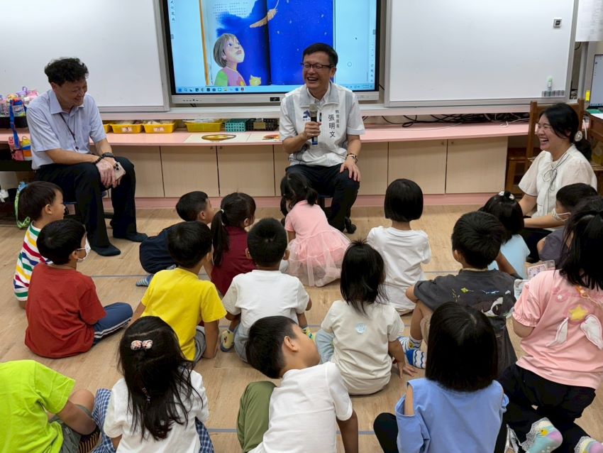 打造共融友善校園 新北有愛無礙非口號 1 《圖說》張明文局長與幼生分享小故事及今天活動的心得〈教育局提供〉