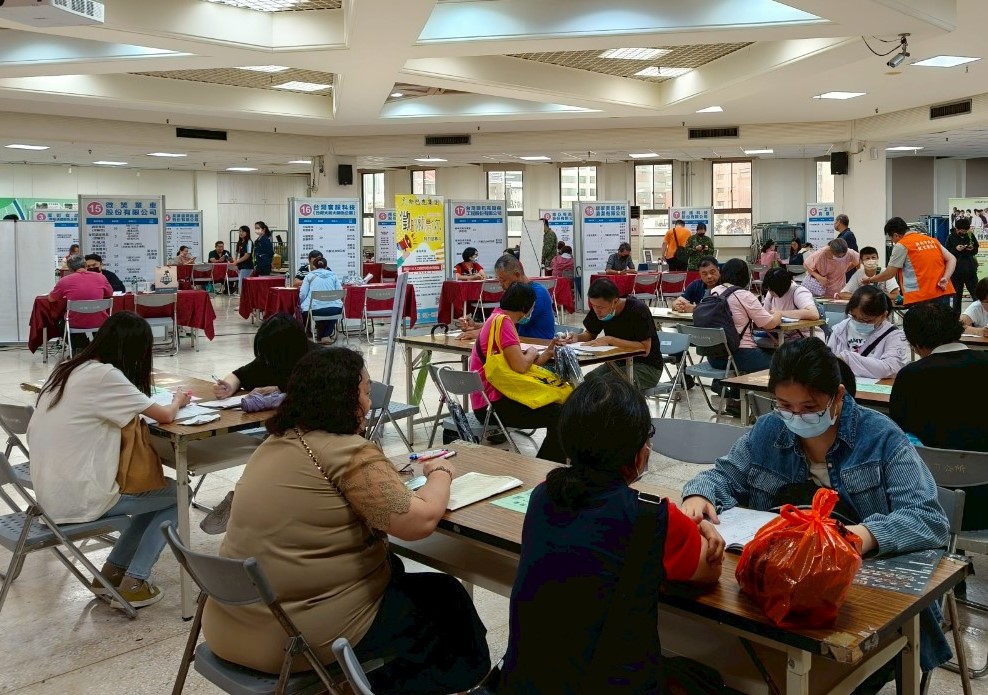 板橋崑崙地區現場徵才