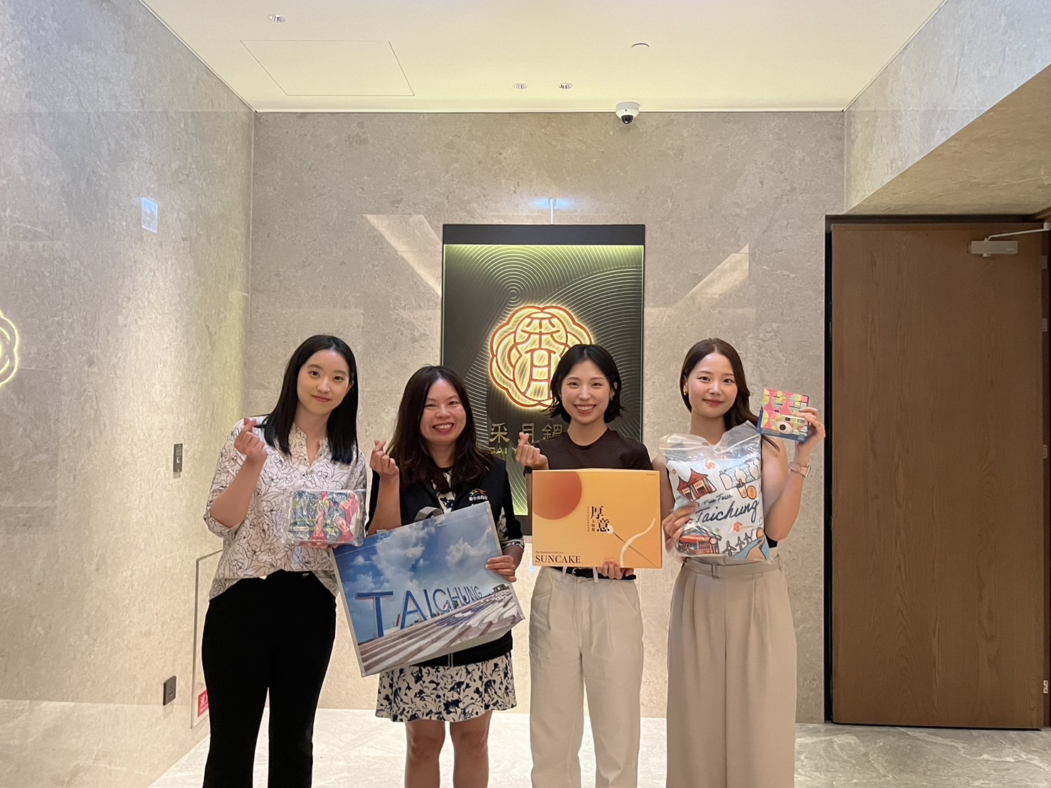 圖 台中觀旅局熱情歡迎德威航空到訪拍攝 記者王偉翻攝