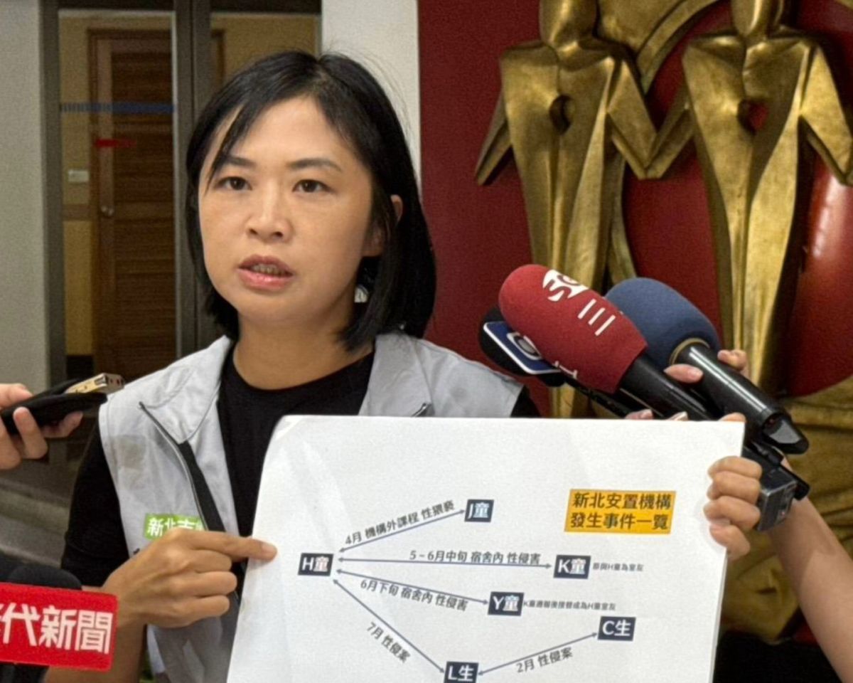 圖/鄭宇恩強調,當年參與攻堅的員警冒著生命危險,破獲重大矚目案件,卻因行政程序拖延,三年等不到獎勵肯定。(新北市議員鄭宇恩臉書)