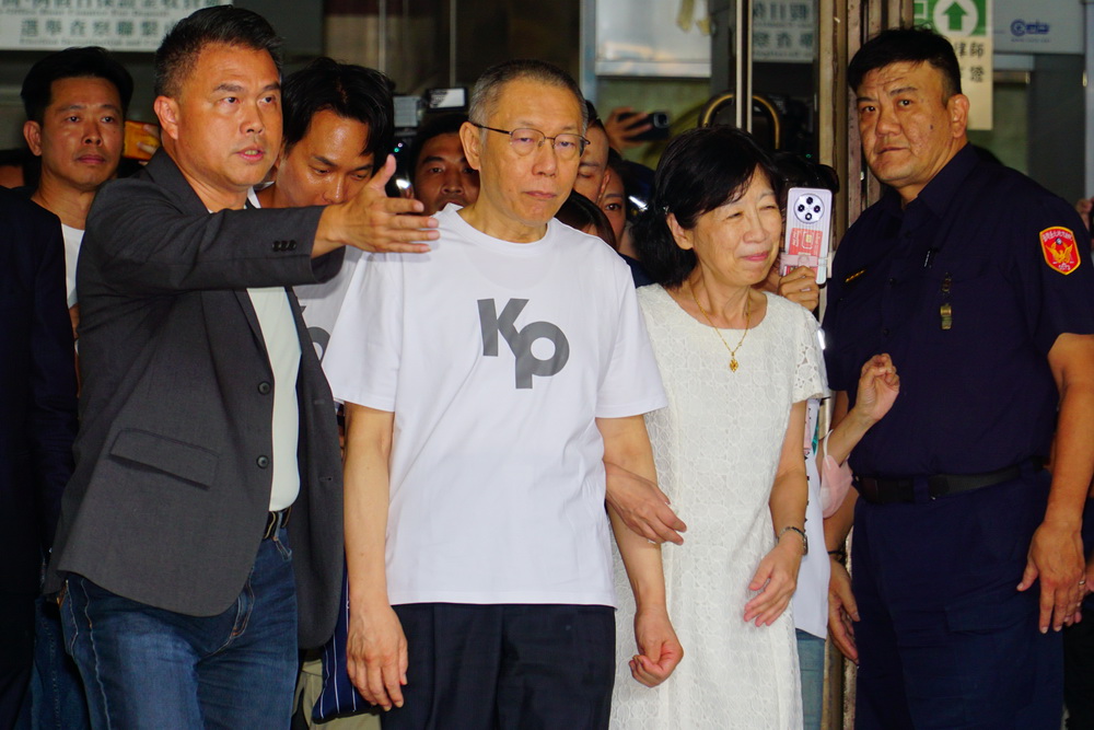 陳佩琪捥著手臂離開法院　柯文哲要賴清德好好想想別讓台灣四分五裂 229