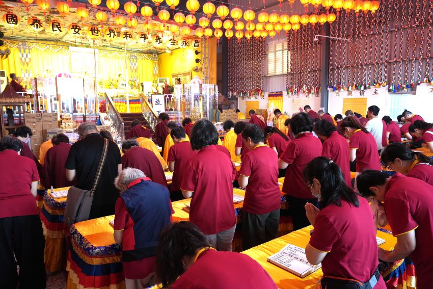 佛教正心會教孝月地藏法會 圓滿法喜充滿 3 《圖說》世界佛教正心會於教孝月啟建地藏法會,來自各地信眾虔誠恭誦地藏經,法會殊勝圓滿。〈正心會提供〉