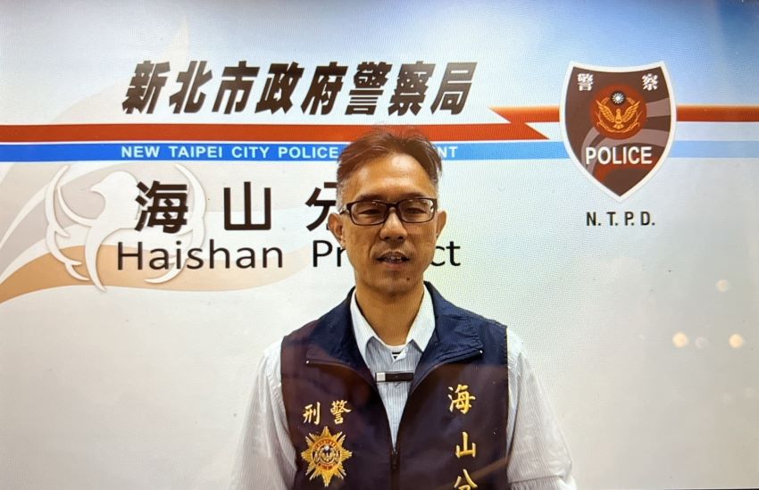 攔查未繫安全帶 海山警當場逮四條通緝犯 1 《圖說》海山分局偵查隊副隊長陳聲華說明案由。〈海山分局提供〉