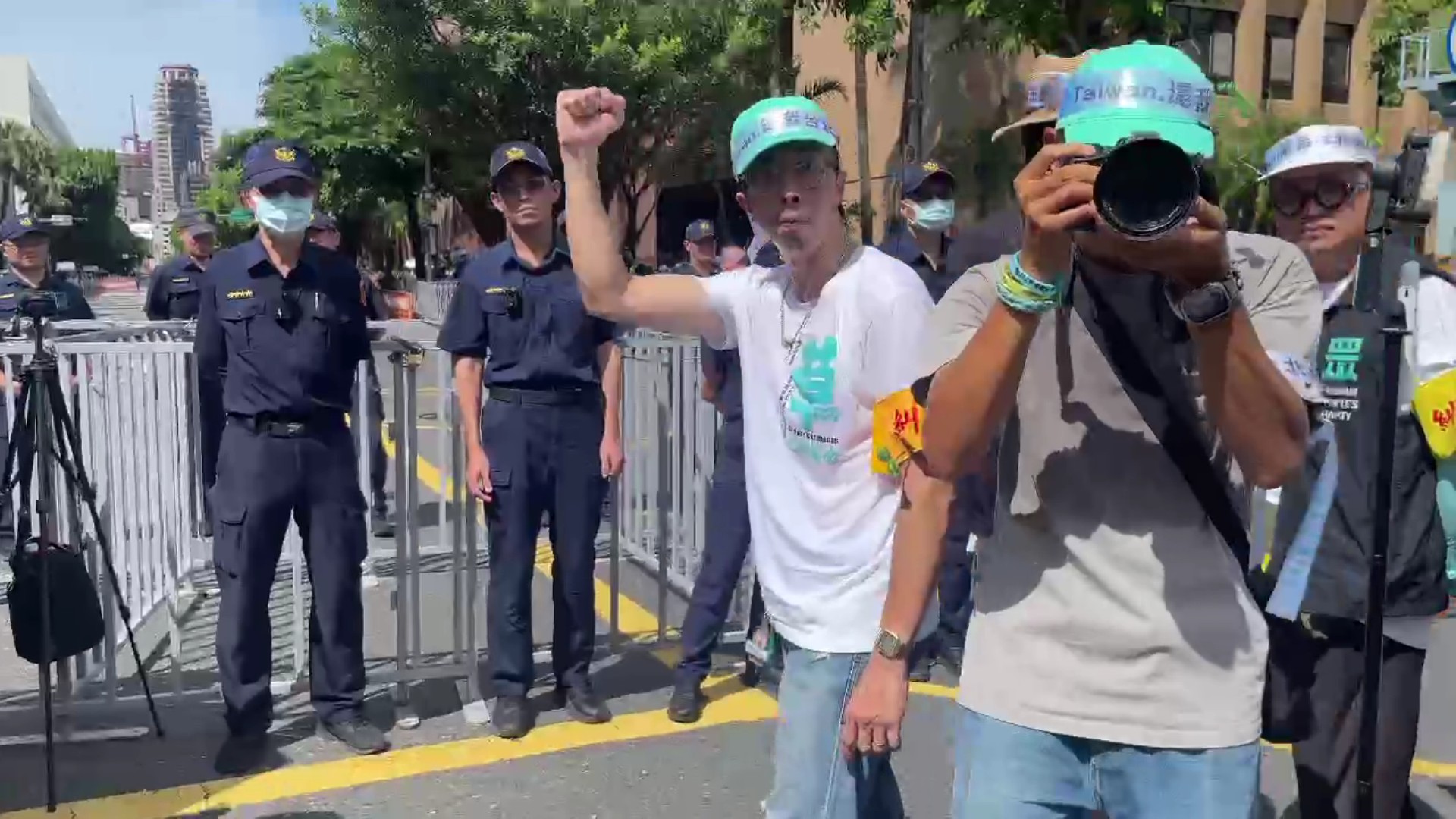 (有影片)/獲准交保!柯文哲交保彰化支持者北上 主委留守地方 - https://www.watchmedia01.com