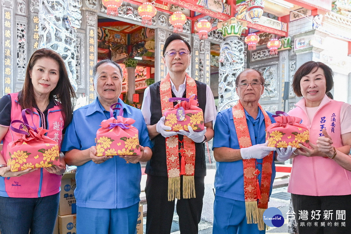 桃園市長張善政出席「中壢慈惠堂團拜祝壽大典」。<br /><br />