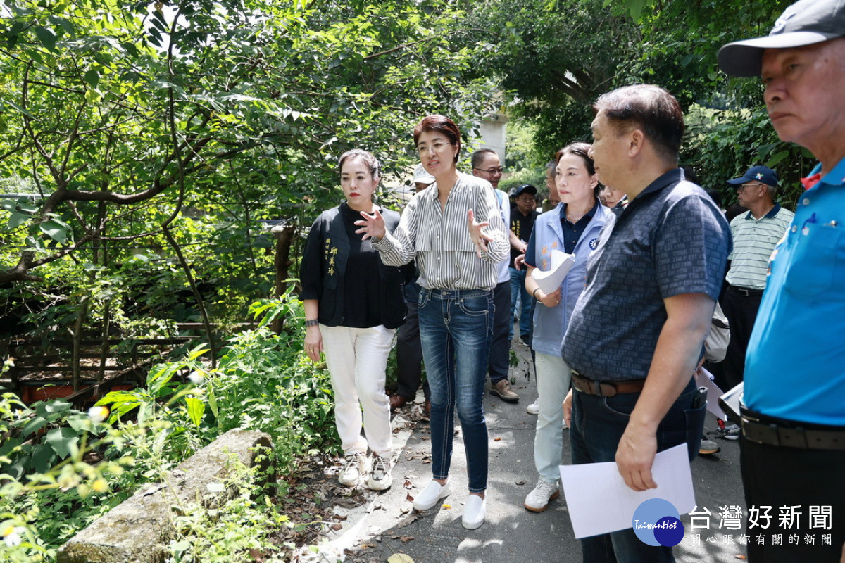 南投縣長許淑華前往國姓鄉會勘行程。（南投縣府提供）