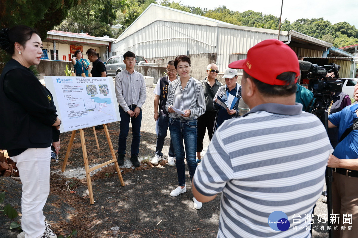 縣長許淑華了解當地民眾意見。(縣府提供)