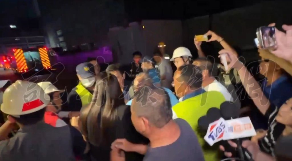 快訊有影/高雄興達電廠爆炸!林欽榮遭里長包圍「要交代」 現場一度推擠衝突