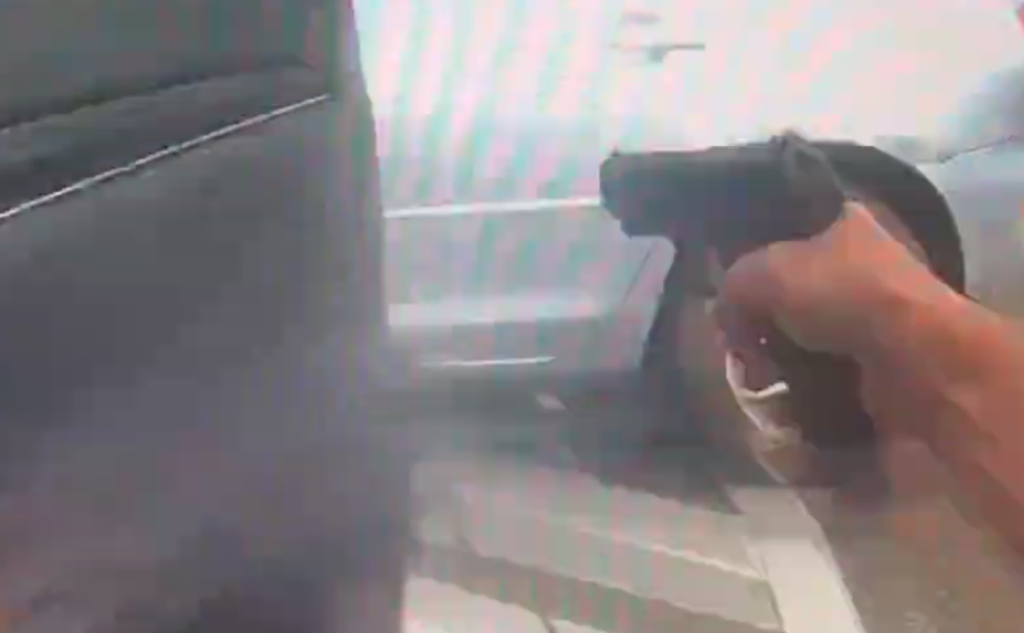 追捕開槍畫面曝光! 嘉義警方追捕贓車開12槍破窗逮人