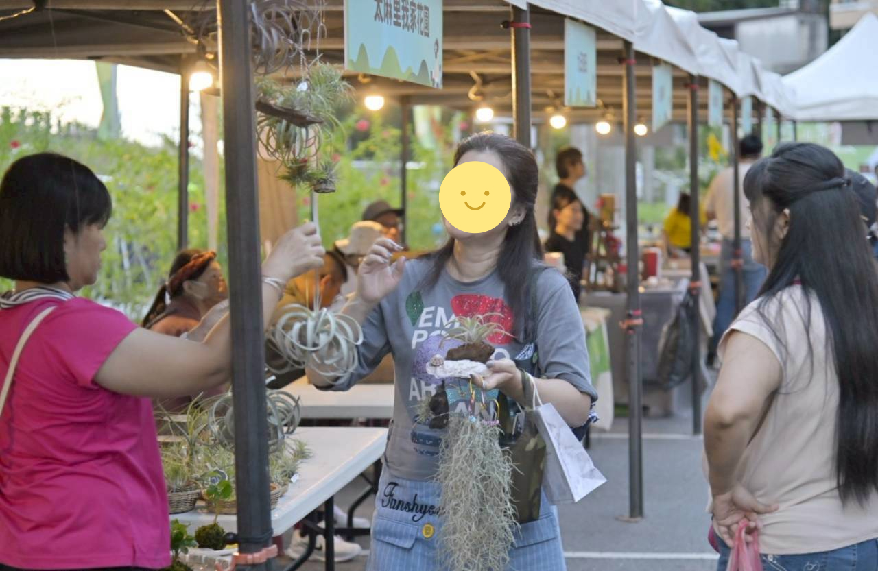 民眾逛好湯Chill市集,現場攤位種類豐富,超級好逛。圖/交通部觀光署提供