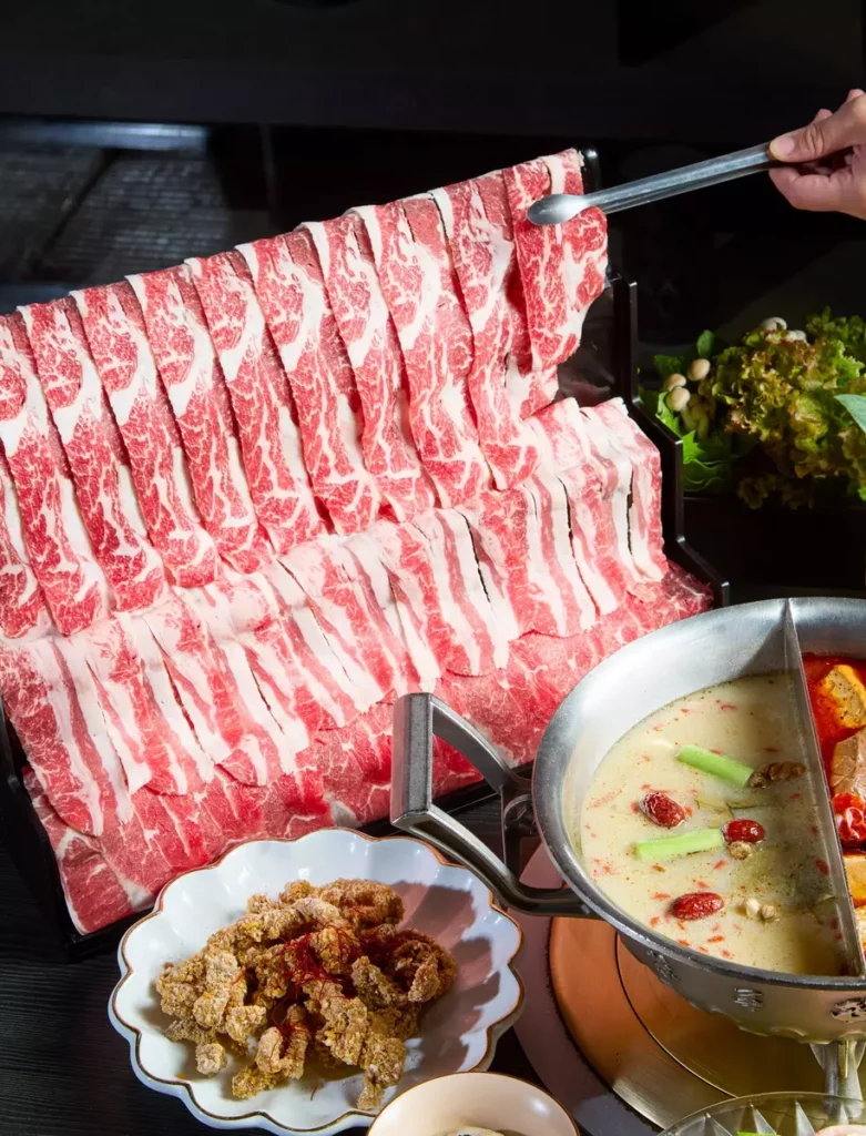 「這一鍋」專為肉食系饕客打造,大份量肉品,同樣享有折扣優惠。圖/這一鍋提供