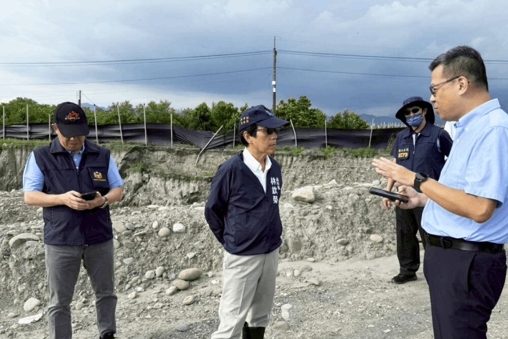 林欽榮率隊勘查美濃農地 高雄市府跨局處強力打擊盜採 219 照片來源:高雄市政府