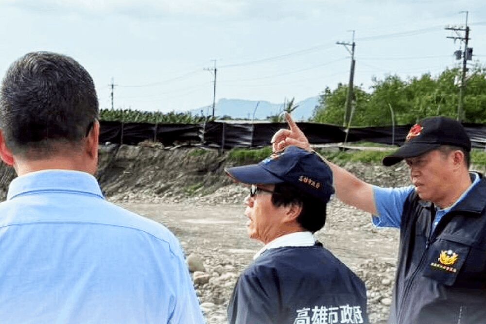 林欽榮率隊勘查美濃農地 高雄市府跨局處強力打擊盜採 220 照片來源:高雄市政府