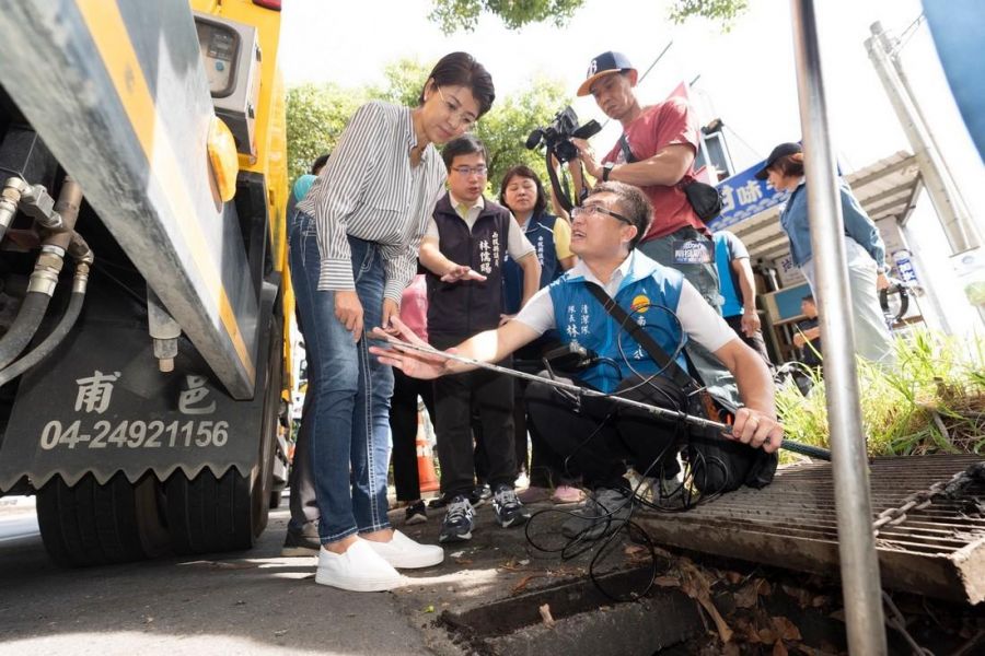 加強防汛整備 許淑華視察南投市道路排水清淤