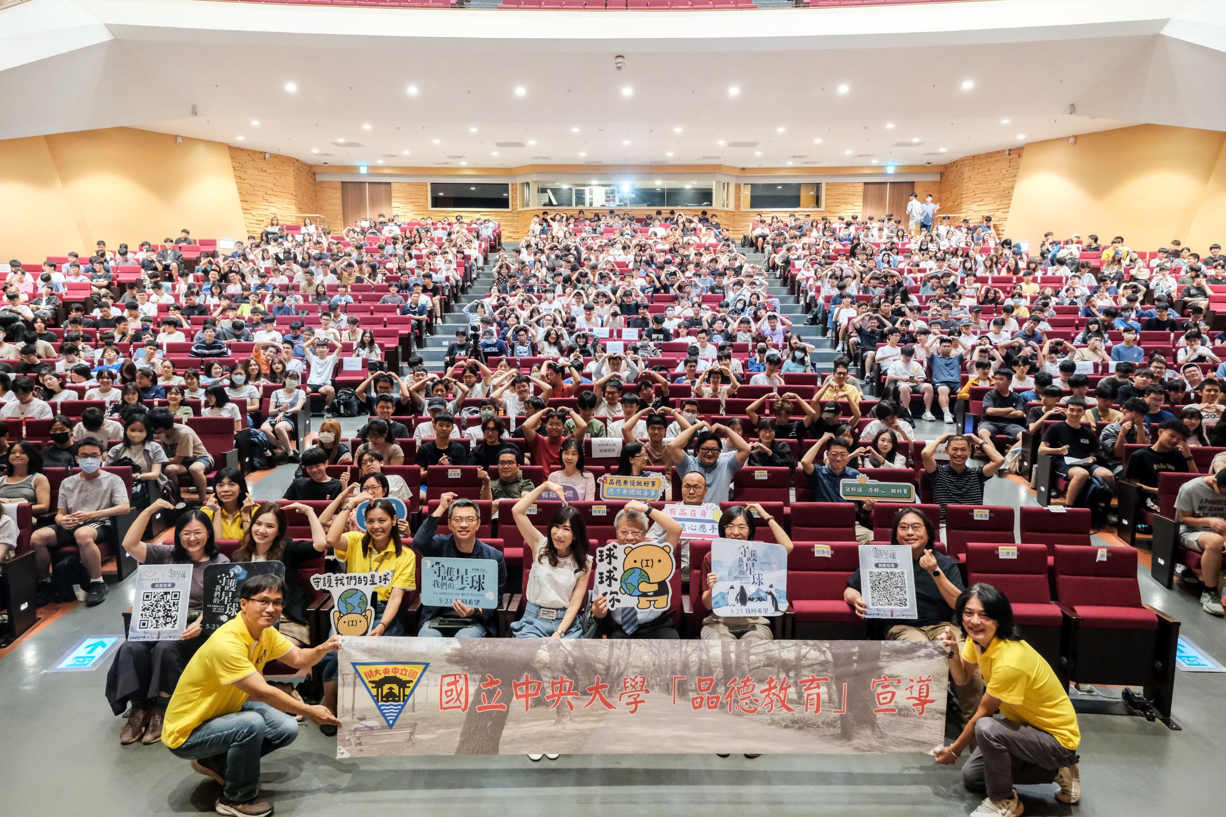中央大學邀舒夢蘭開講 15年影像足跡喚醒師生永續觀念 1140909 003